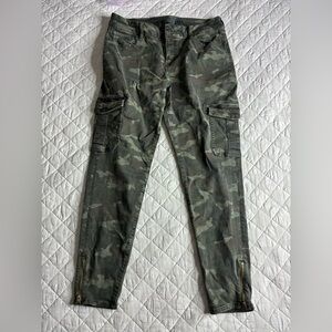 American Eagle Outfitters Camouflage Jeggings with Cargo pocket